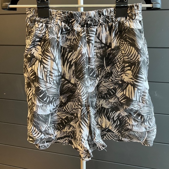 NWT Pure Linen Palm Tree Shorts in Black & White Women Size M - Bundle Discount - Picture 5 of 5